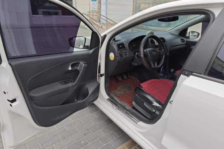 Used Volkswagen Polo 2016 1.4L Manual Fashion Model