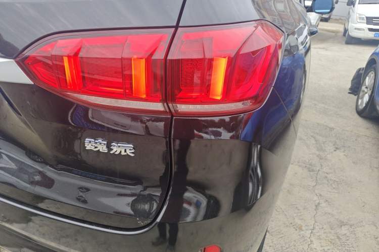 Used Wey VV6 2018 2.0T Two-Wheel-Drive Ultra-Luxury Version China V Standard