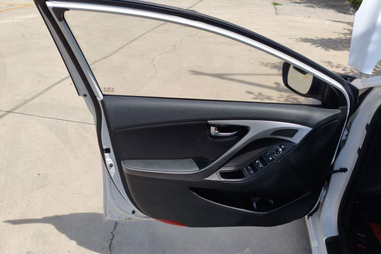 Used Hyundai Elantra 2015 1.6L Automatic Leading Model
