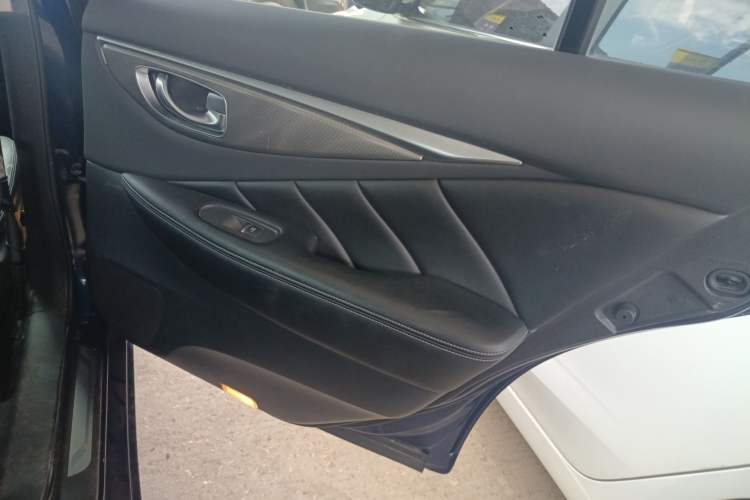 Used Infiniti Q50L 2018 2.0T Enjoyment Version China VI Standard
