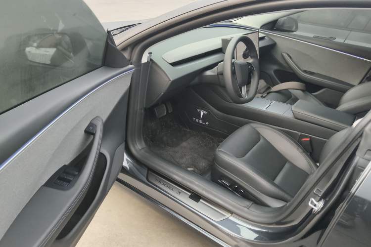 Used Tesla Model 3 2025 Rear-Wheel-Drive Version
