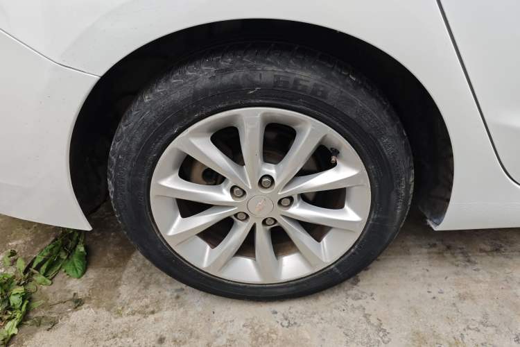 Used Chevrolet Cruze 2017 1.5L Automatic Pioneer Sunroof Edition
