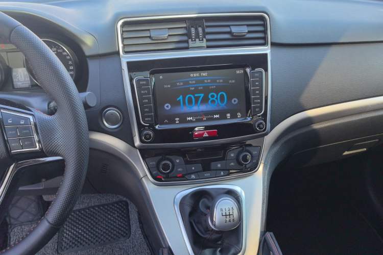 Used Haval M6 2019 1.5T Manual Two-Wheel Drive Elite Version China V Standard
