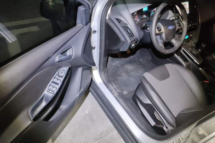 Used Ford Focus 2012 Sedan 1.6L Manual Fashion Edition
