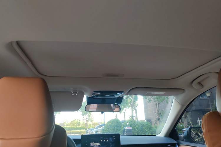 Used Toyota Camry 2024 Dual-Motor 2.0 HGVP Luxury Edition
