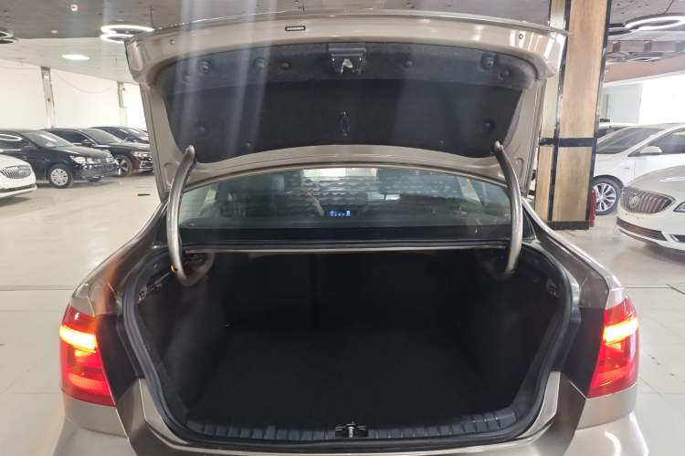 Used Volkswagen Bora 2015 Value Edition 1.6L Automatic Comfort Version
