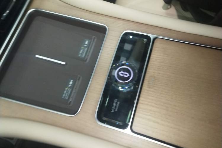 Used Hima AITO M9 2025 Extended-Range Ultra Version 52 kWh 6-Seater