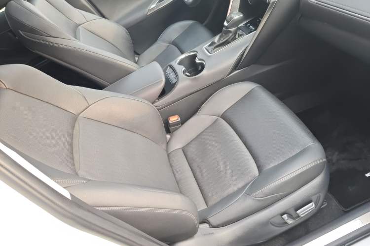 Used Toyota Venza 2023 2.0L CVT Two-Wheel Drive Prestige Version
