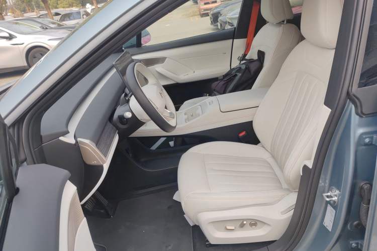 Used ONVO L60 2024 60 kWh All-Wheel Drive