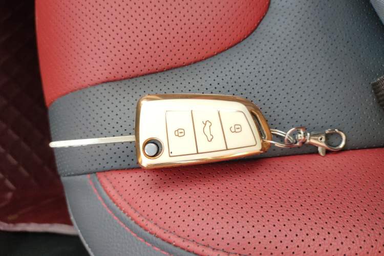 Used  Refine S2 2017 1.5L Manual Luxury Smart Model
