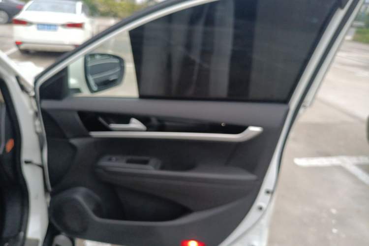 Used Dongfeng Aeolus AX7 2015 2.0L Automatic Zhiyi Trim
