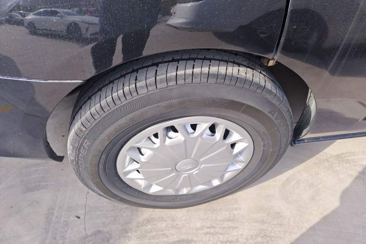 Used Ford Transit 2023 2.0T Diesel Automatic Commercial & Travel Version Mid-axle Low-roof Design 7/8/9-Seater
