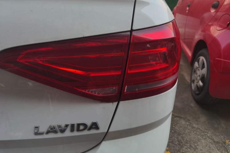 Used Volkswagen Lavida 2015 1.6L Automatic Fashion Edition
