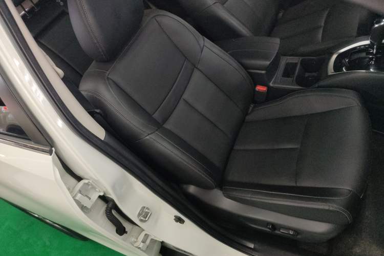 Used Nissan X-Trail 2023 Classic 2.0L Two-Wheel Drive Smart Connect Premium Edition