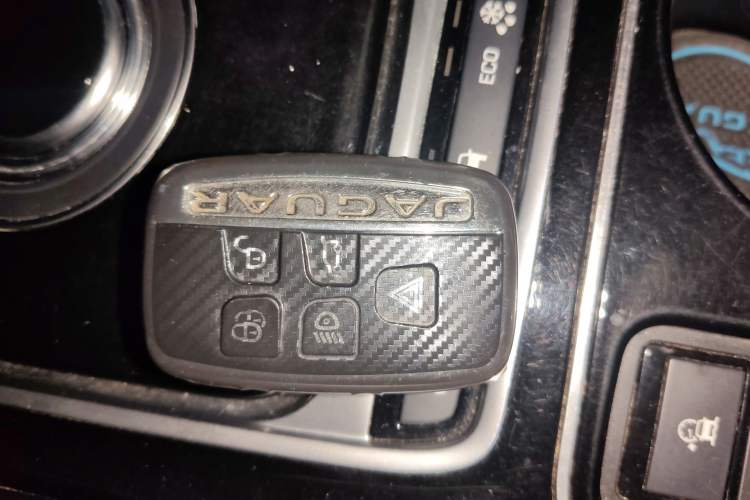 Used Jaguar F-PACE 2016 3.0 SC Four-Wheel Drive R-Sport Sport Edition
