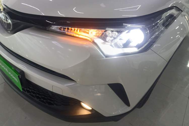 Used Toyota C-HR 2018 2.0L Leading with Sunroof China V Standard
