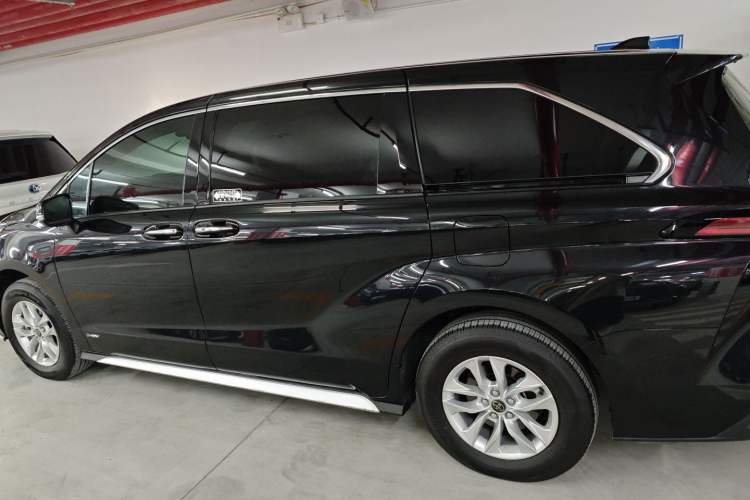 Used Toyota Granvia 2024 2.5L Hybrid Comfort Edition
