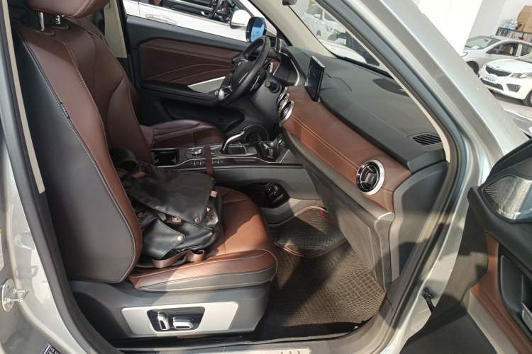 Used Wey VV6 2018 2.0T Two-Wheel Drive Flagship Version China V Standard
