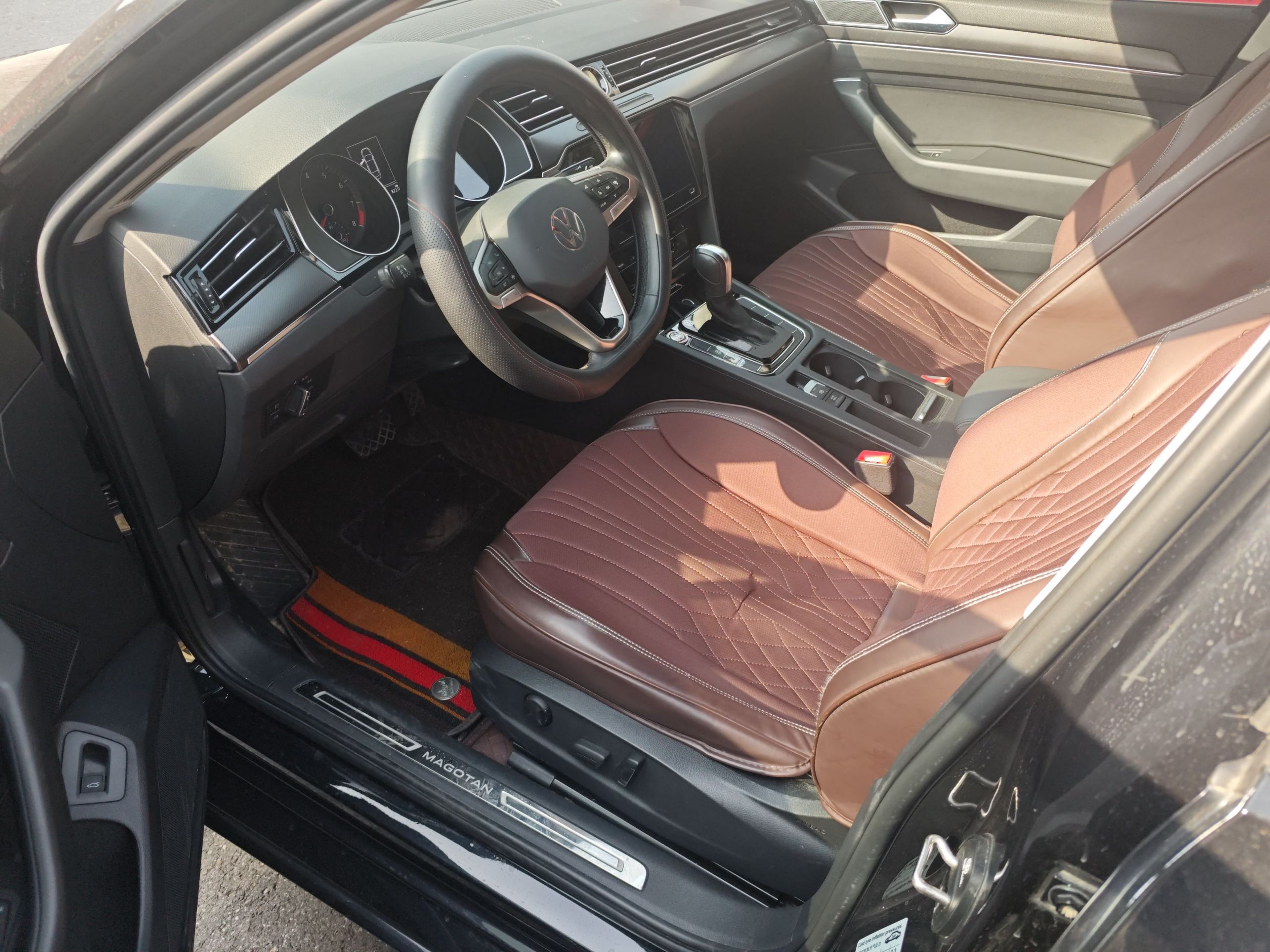 Переднее сиденье в автомобиле