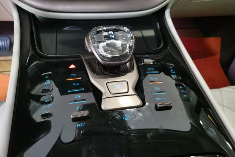 Used Denza D9 2022 DM-i 970 Four-Wheel Drive Flagship Model