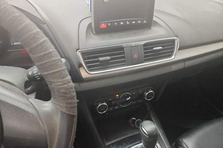 Used Mazda Mazda 3 Axela 2016 Hatchback 1.5L Automatic Luxury Model