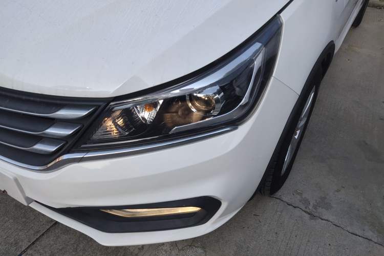 Used Baojun 310W 2017 1.5L Manual Fashion Model China V
