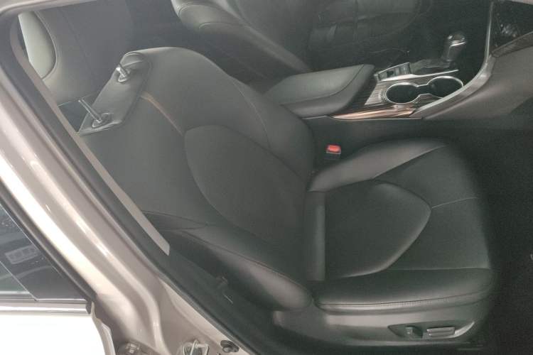 Used Toyota Camry 2019 2.5G Luxury Edition China VI Standard
