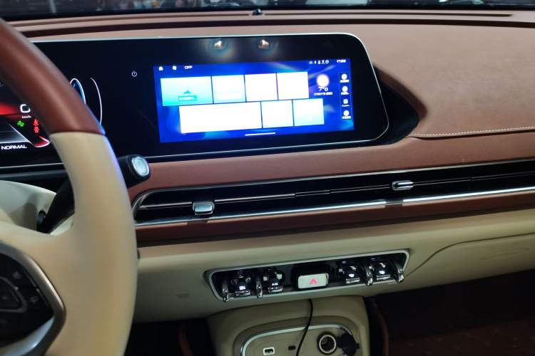 Used ORA Good Cat 2023 401 km Standard Range Luxury Version Lithium Iron Phosphate