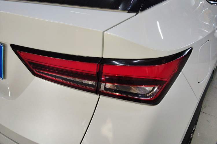 Used Wuling Alvez 2022 1.5T CVT Trendy & Cool Edition
