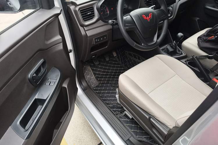 Used Wuling Hongguang V 2022 1.5L Jingqu Edition Electric-Assist LAR
