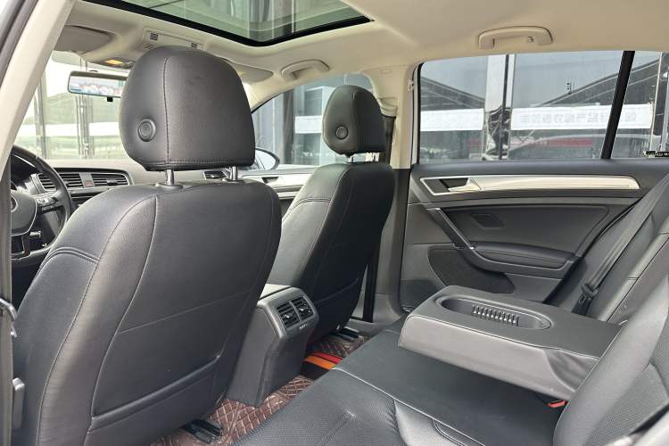 Used Volkswagen Golf 2018 230TSI Automatic Comfort Model
