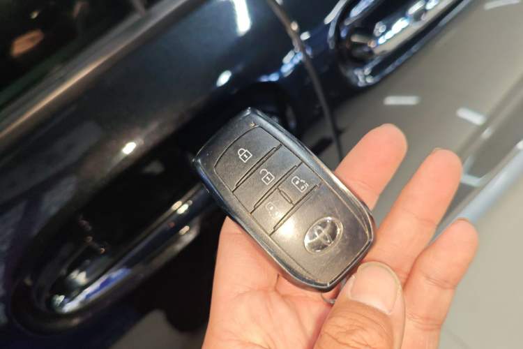 Used Toyota Granvia 2024 2.5L Hybrid Luxury Edition