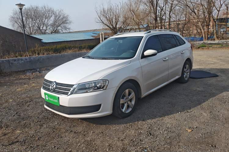 Used Volkswagen Gran Lavida 2013 1.6L Manual Fashion Model