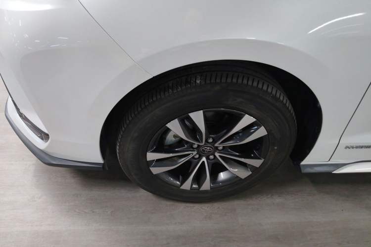 Used Toyota Granvia 2023 2.5L Hybrid Luxury Edition
