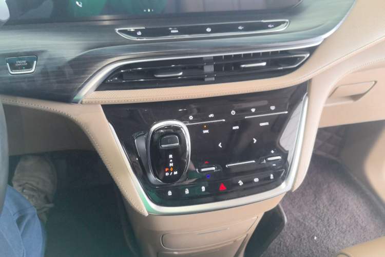 Used Buick GL8 2020 ES Land Cruiser 653T Luxury Edition