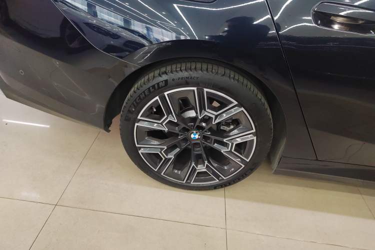 Used BMW 5 Series 2025 530Li Luxury Edition M Sport Package
