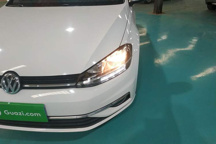 Used Volkswagen Golf 2018 230TSI Automatic Luxury Version
