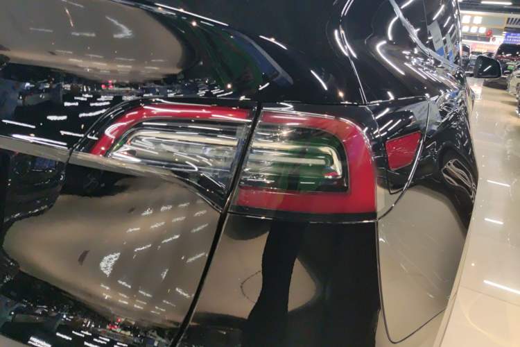 Used Tesla Model Y 2021 Long-Range All-Wheel-Drive Version 3D7