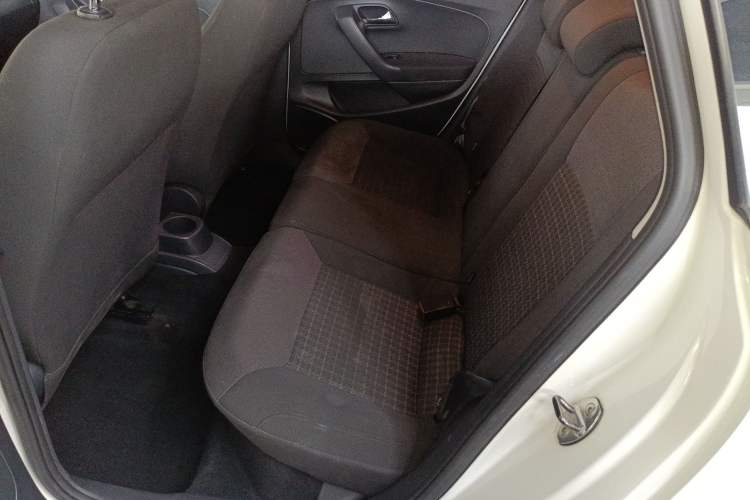 Used Volkswagen Polo 2016 1.6L Automatic Comfort Model
