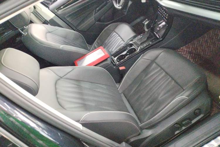 Used Volkswagen Passat 2022 330TSI Starry Luxury Edition – Exclusive Special Edition