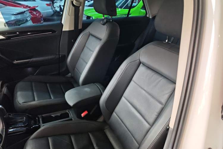 Used Volkswagen T-ROC 2021 280TSI DSG Two-Wheel Drive Comfort Connect Edition
