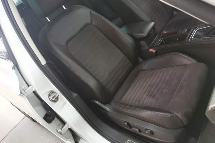 Used Volkswagen Variant 2017 380TSI Two-Wheel Drive Comfort Edition
