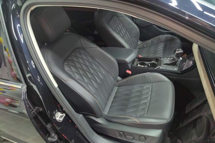 Used Volkswagen Passat 2019 330TSI Luxury Edition China VI Standard