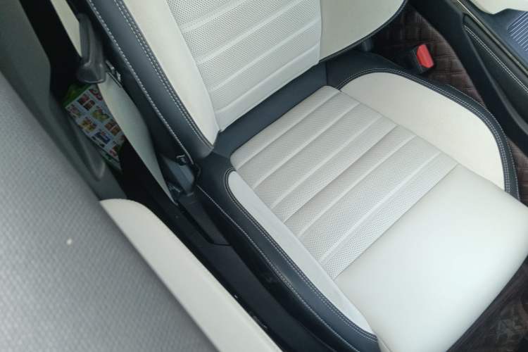 Used Lynk & Co 01 EM-P 2023 1.5TD EM-P Dawn Edition
