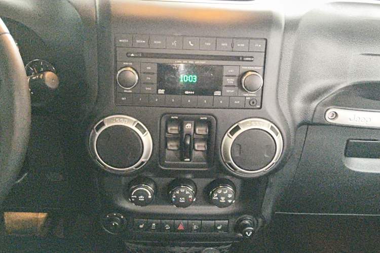 Used  Wrangler 2015 3.0L Sahara Four-Door Comfort Edition