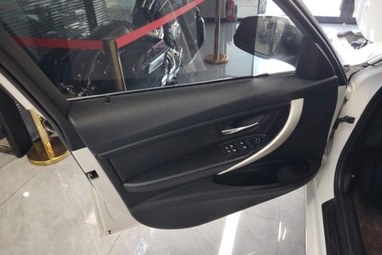 Used BMW 3 Series 2015 320Li Fashion Model
