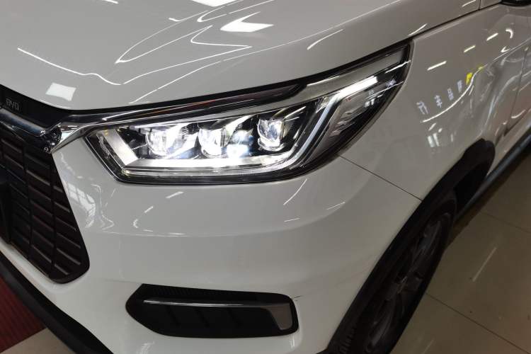 Used BYD Yuan New Energy 2019 EV535 Smart Connect Trendsetting Model
