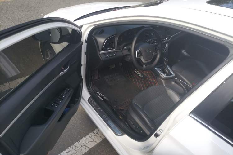 Used Hyundai Elantra 2016 1.6L Automatic ZhiXuan · Luxury Version
