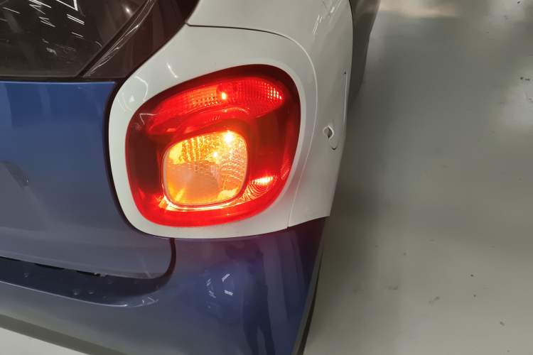 Used  fortwo 2018 1.0L 52kW Hardtop Dynamic Version China V
