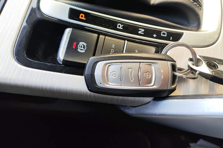 Used Geely Auto Emgrand X7 Sport 2018 1.8TD Automatic Two-Wheel Drive Smart Connect 4G Internet Edition